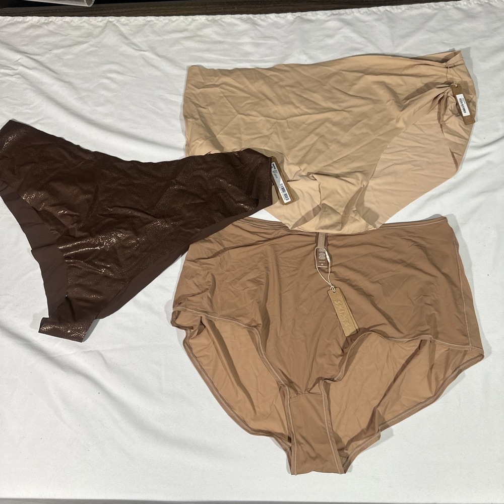 NWT SKIMS [ 3PC  4X ] Free Cut Hipster + Boyshorts Sienna + Boyshorts Clay T2051